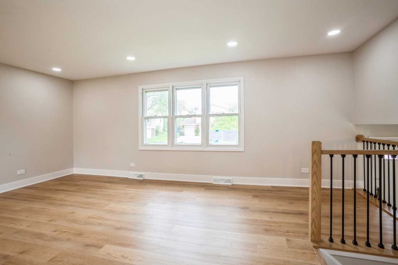 1401 Volkamer Trl - Photo 3 of 18