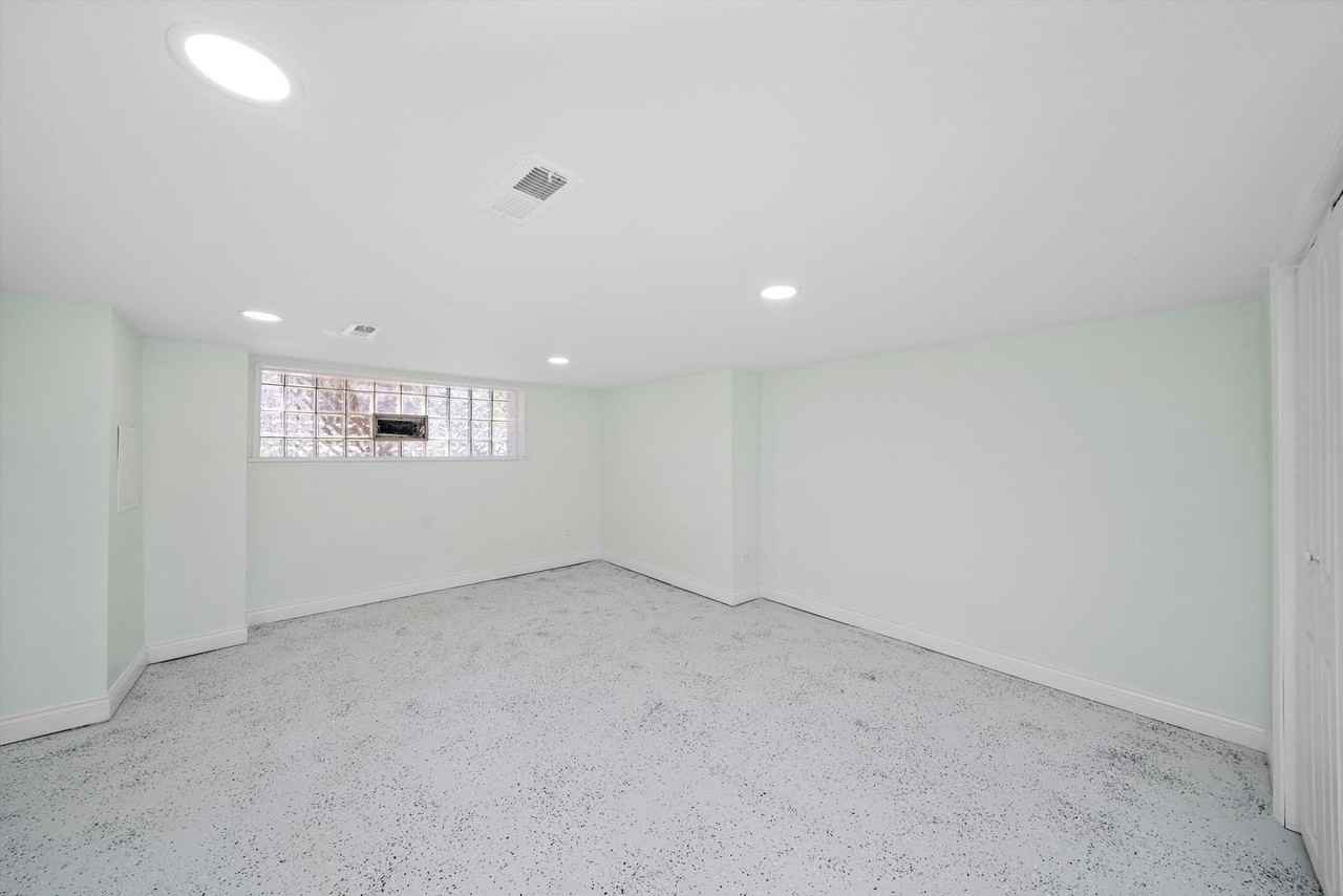 6431 S Artesian Ave #G - Photo 2 of 8