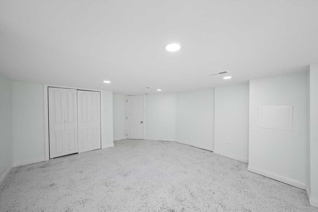 6431 S Artesian Ave #G - Photo 3 of 8