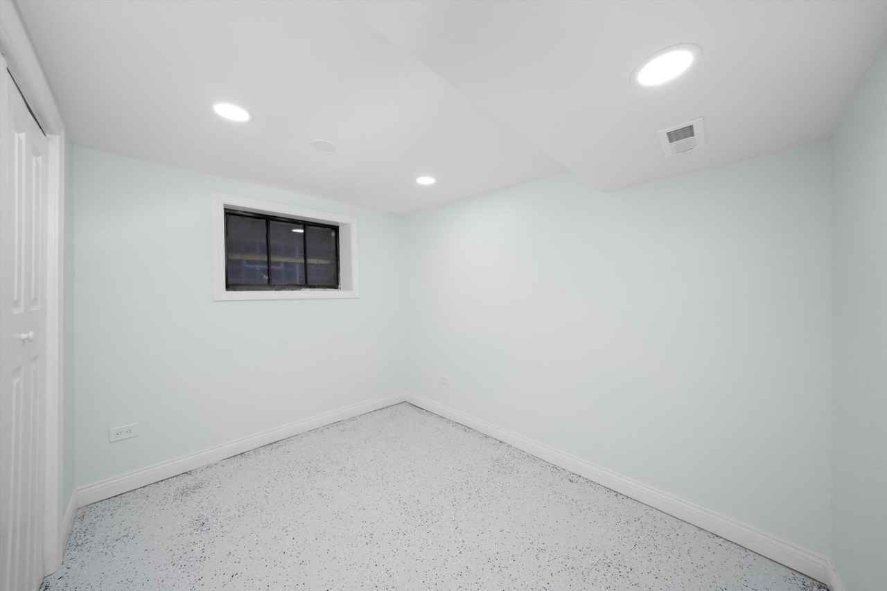 6431 S Artesian Ave #G - Photo 4 of 8