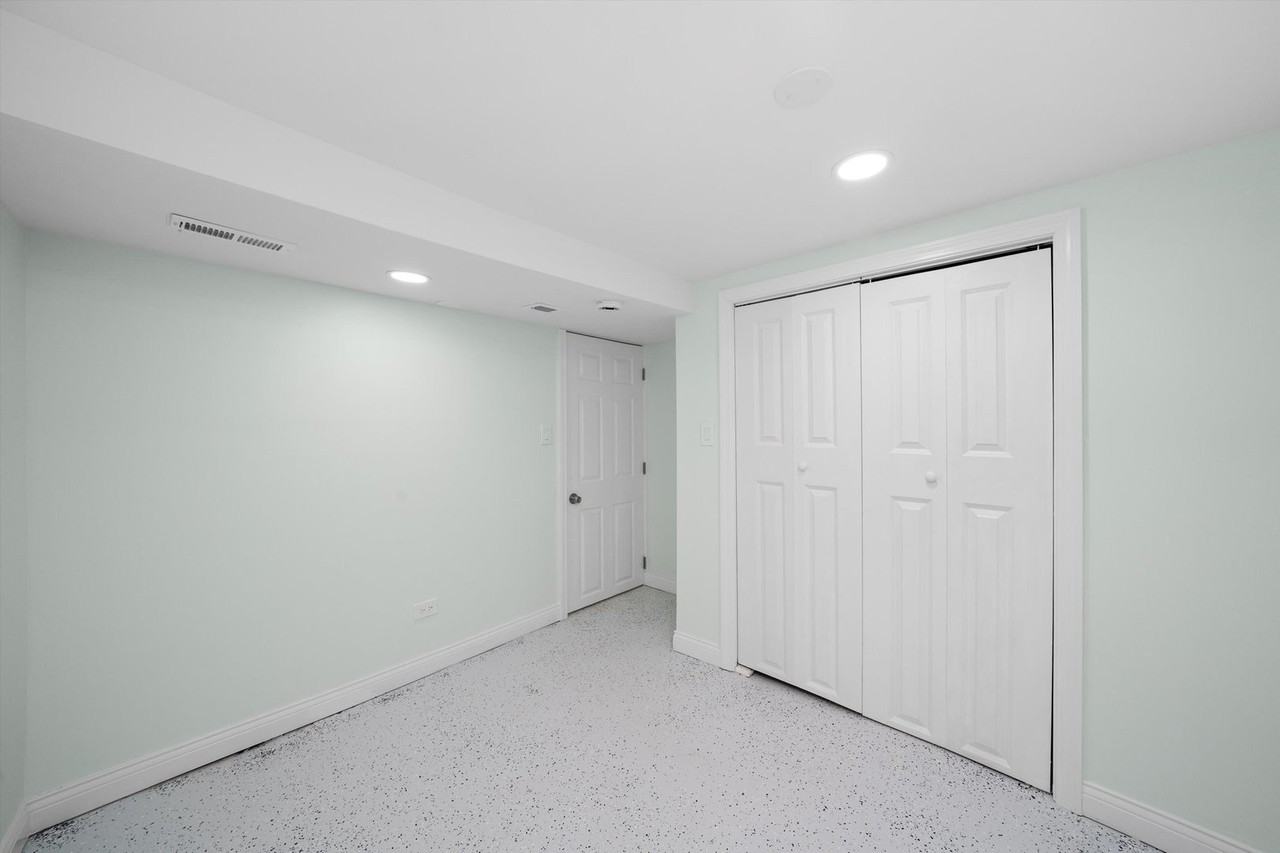 6431 S Artesian Ave #G - Photo 5 of 8