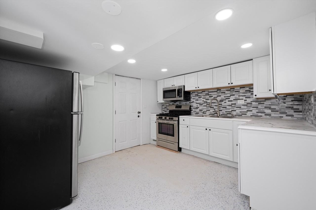 6431 S Artesian Ave #G - Photo 6 of 8