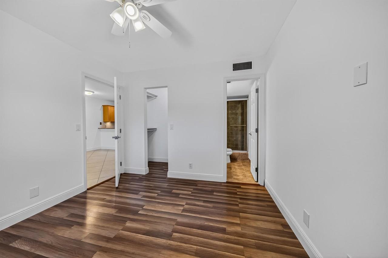 2907 Ne 8th Ter #205 - Photo 4 of 8
