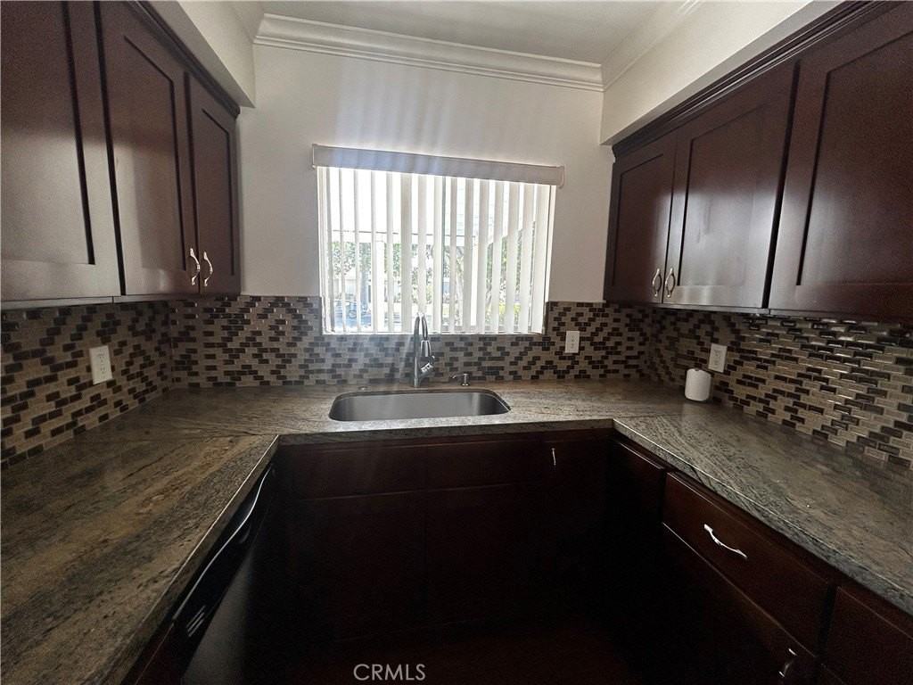 7845 Sedan Ave - Photo 3 of 10