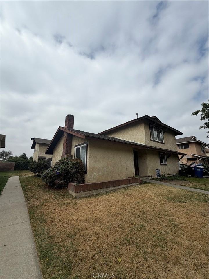 1602 E Fairfield Ct #4 - Photo 2 of 19