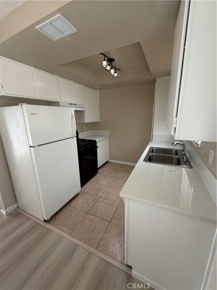 1602 E Fairfield Ct #4 - Photo 7 of 19