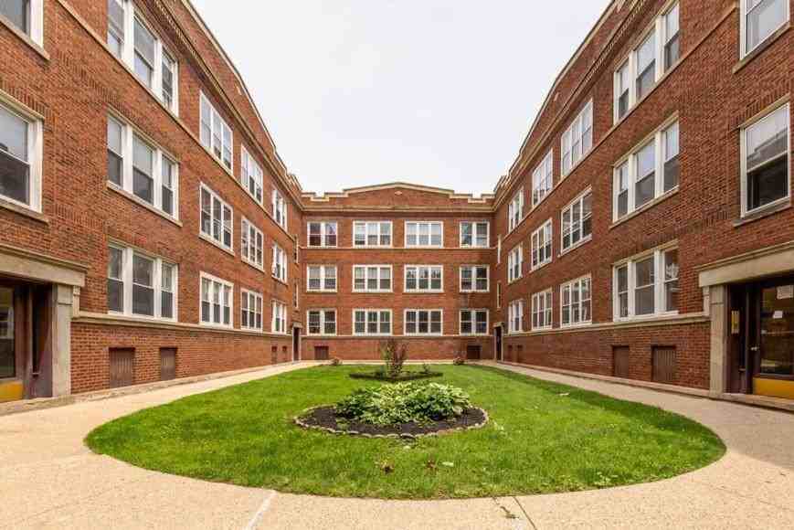 7502 N Hoyne Ave