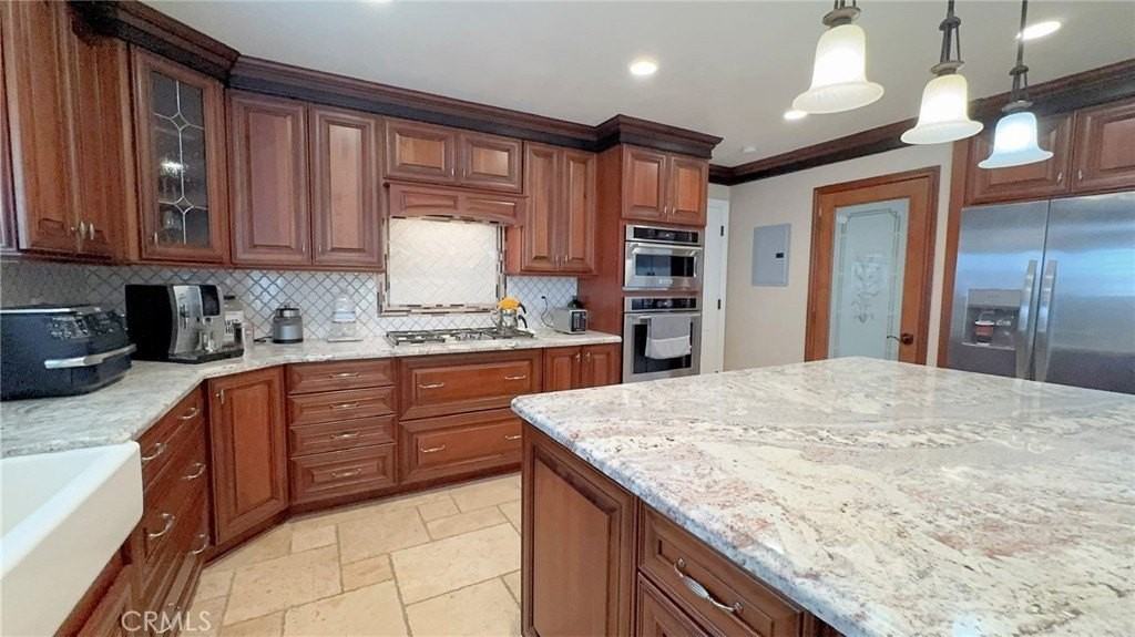 5418 Saratoga St - Photo 3 of 41
