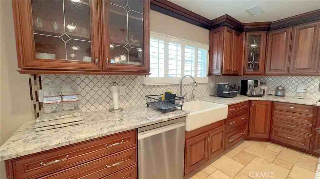 5418 Saratoga St - Photo 5 of 41