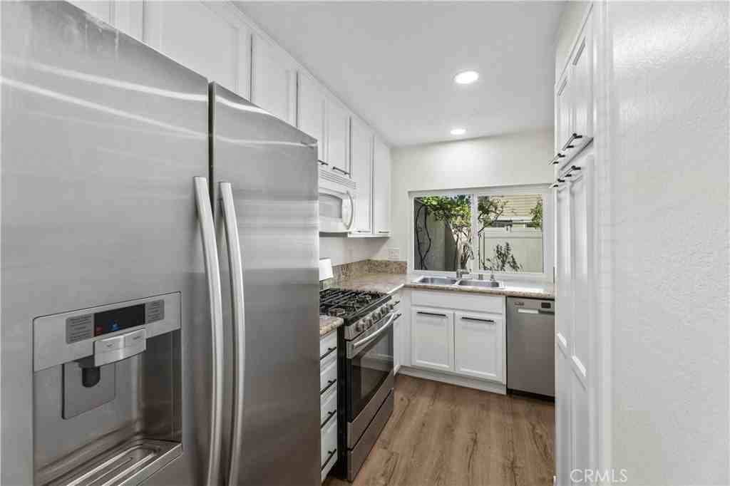 51 Golden Glen St #1 - Photo 4 of 28
