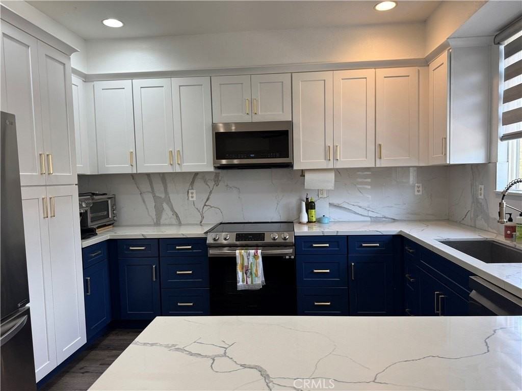 2271 Yarbough Dr - Photo 4 of 19