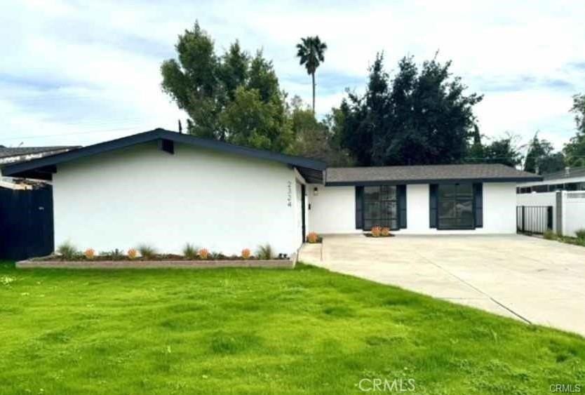 2324 W Palm Ave - Photo 2 of 16