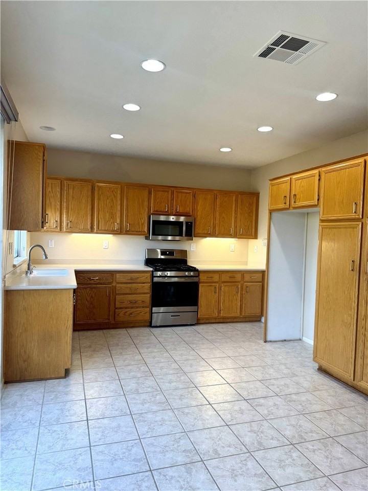 14023 Visions Dr - Photo 5 of 17