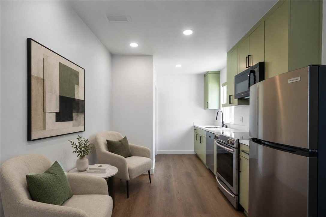 745 W 106th St - Photo 6 of 13