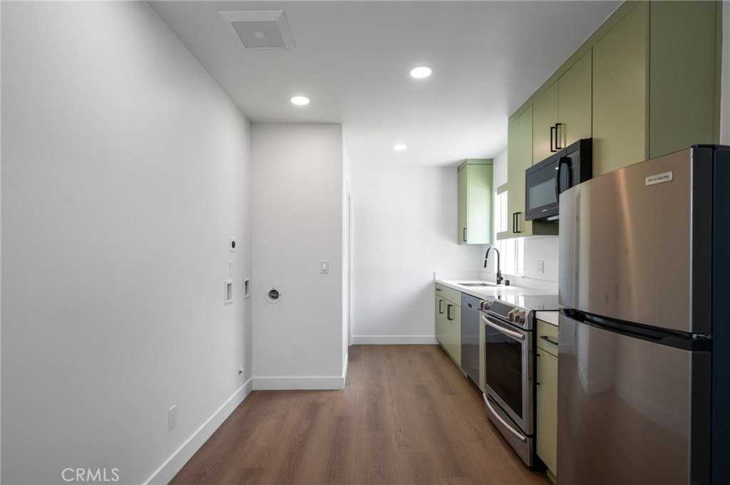 745 W 106th St - Photo 7 of 13