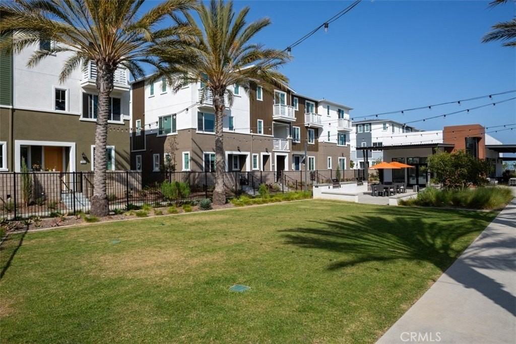 2784 Lauren - Photo 2 of 27