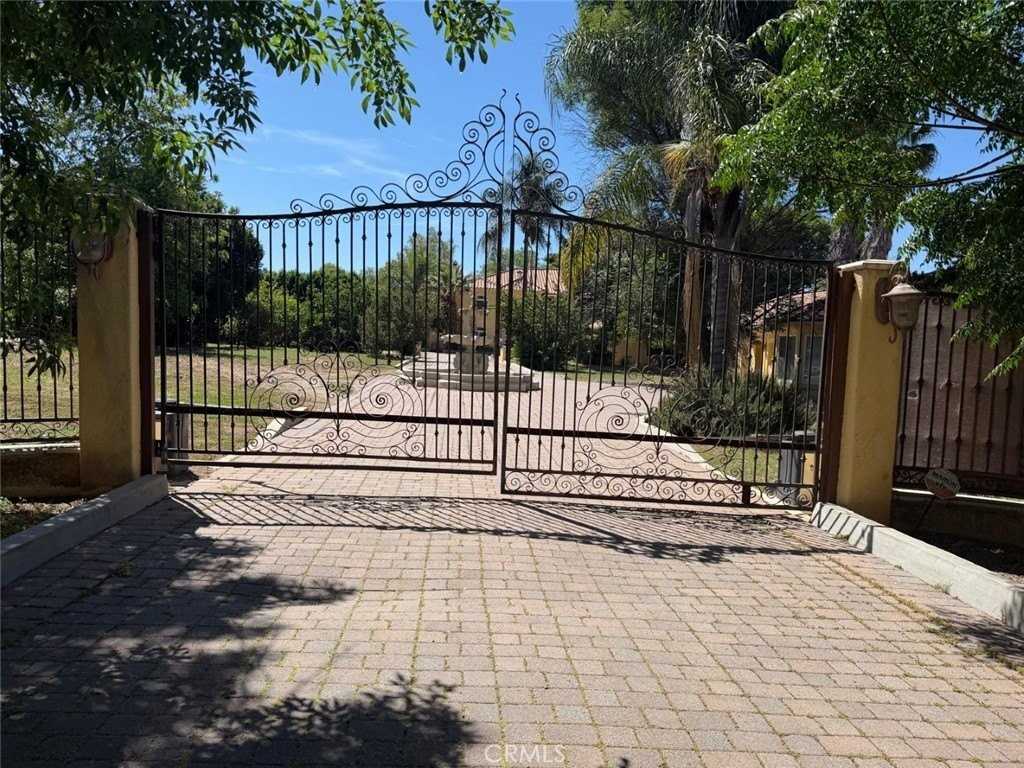 5717 Melvin Ave - Photo 3 of 15