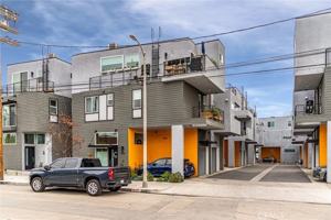 featured image of 3032 N Coolidge Ave