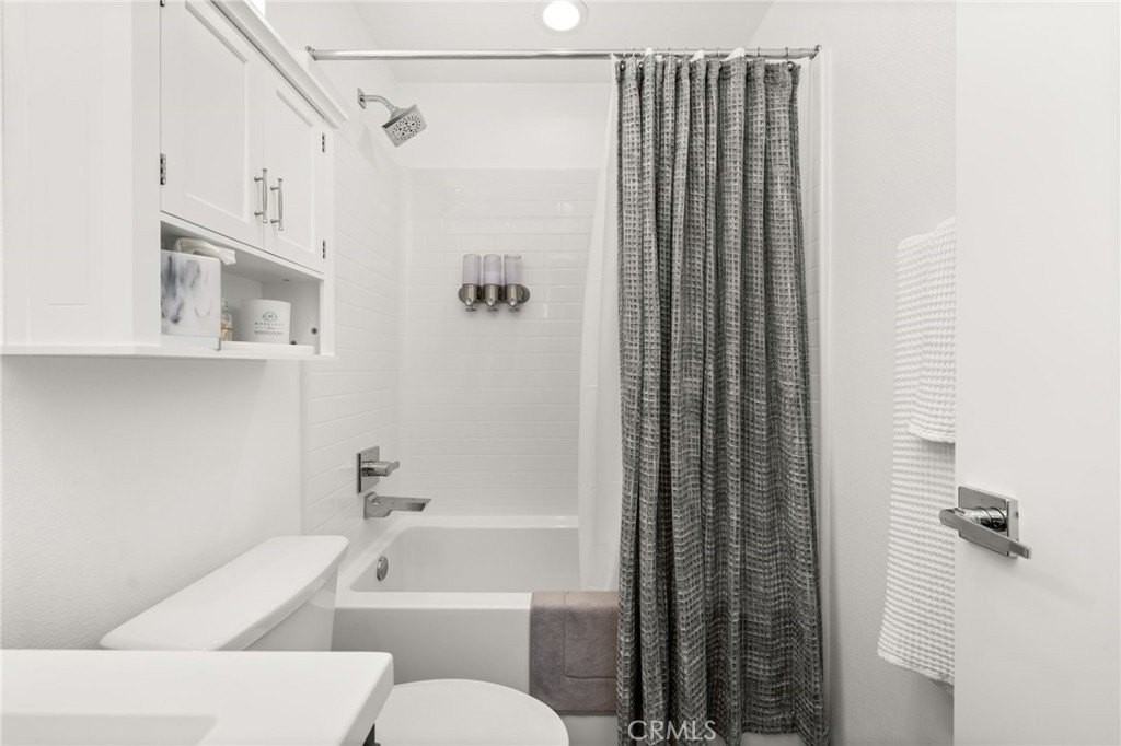 3032 N Coolidge Ave - Photo 6 of 29