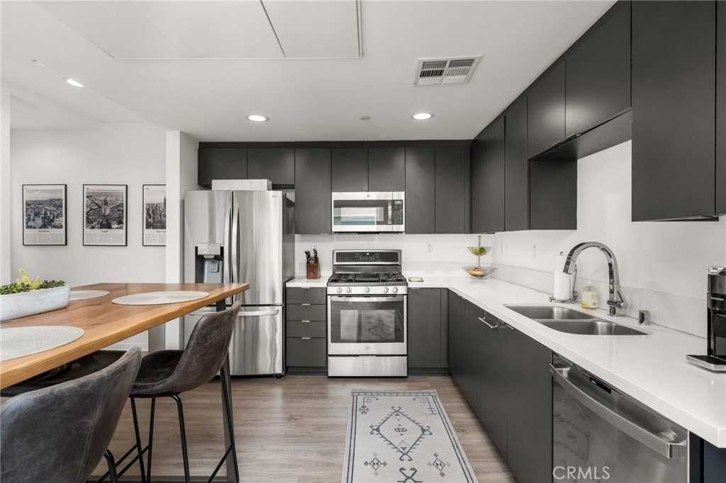3032 N Coolidge Ave - Photo 7 of 29