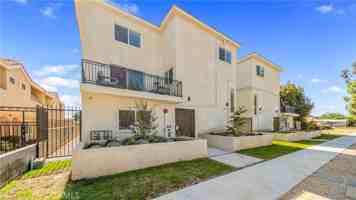 featured image of 17154 Chatsworth St #2