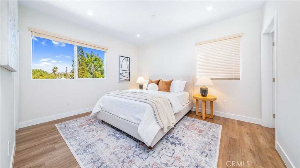 17154 Chatsworth St #2 - Photo 4 of 9