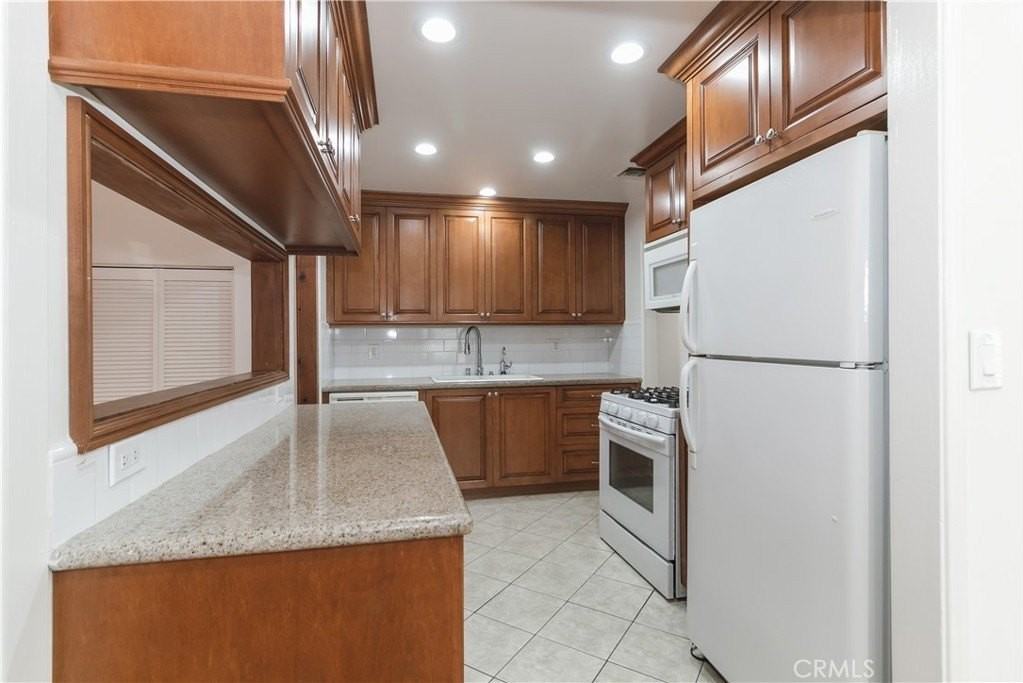 6313 Bluebell Ave - Photo 6 of 21