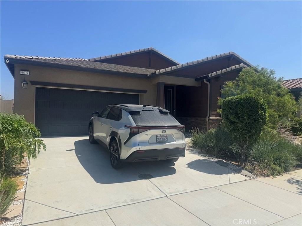 9509 Venetian Way - Photo 2 of 21