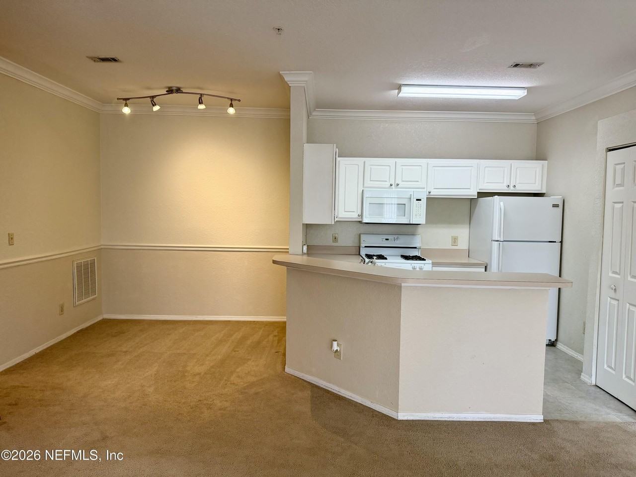 13810 Sutton Park Dr N #922 - Photo 4 of 19