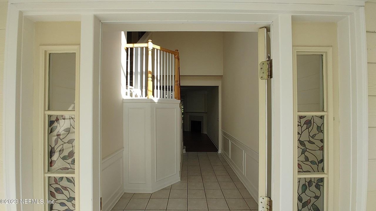 11073 Castlemain Cir E - Photo 5 of 25