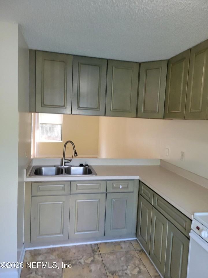2192 Inwood Ter #1 - Photo 4 of 10