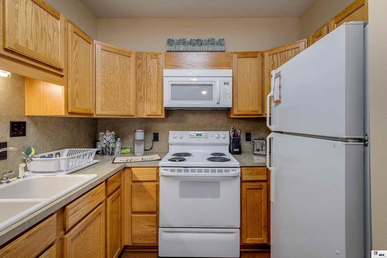 110 Pine St - Photo 2 of 19