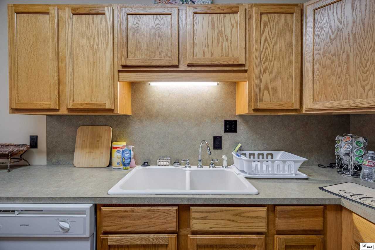 110 Pine St - Photo 6 of 19