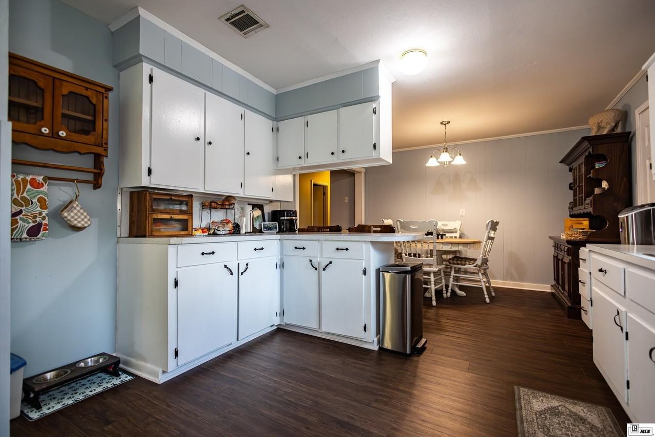 139 Beach Rd - Photo 4 of 39