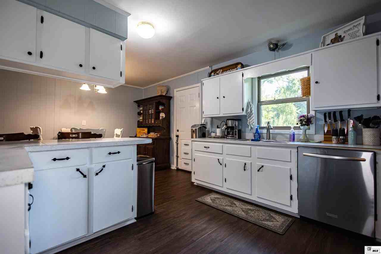 139 Beach Rd - Photo 5 of 39