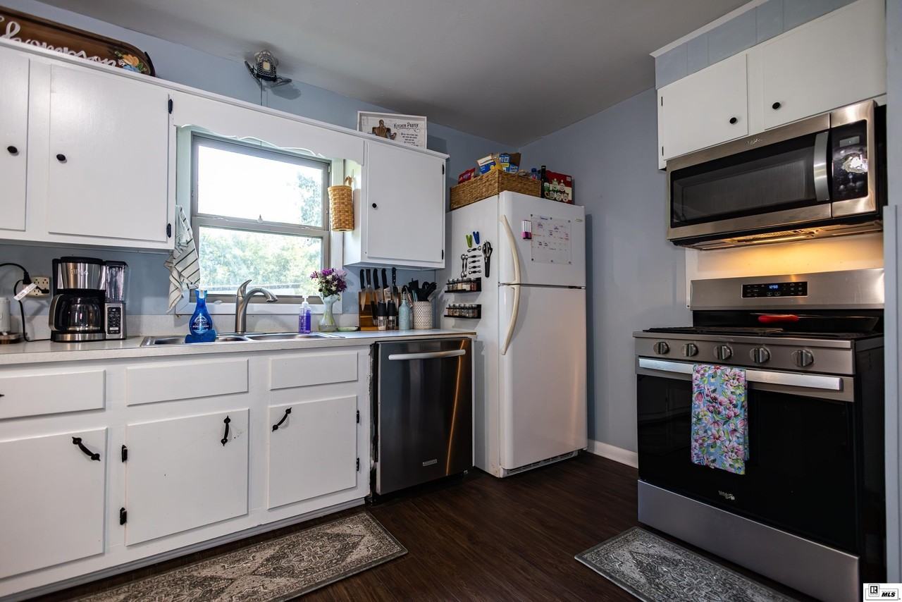 139 Beach Rd - Photo 6 of 39