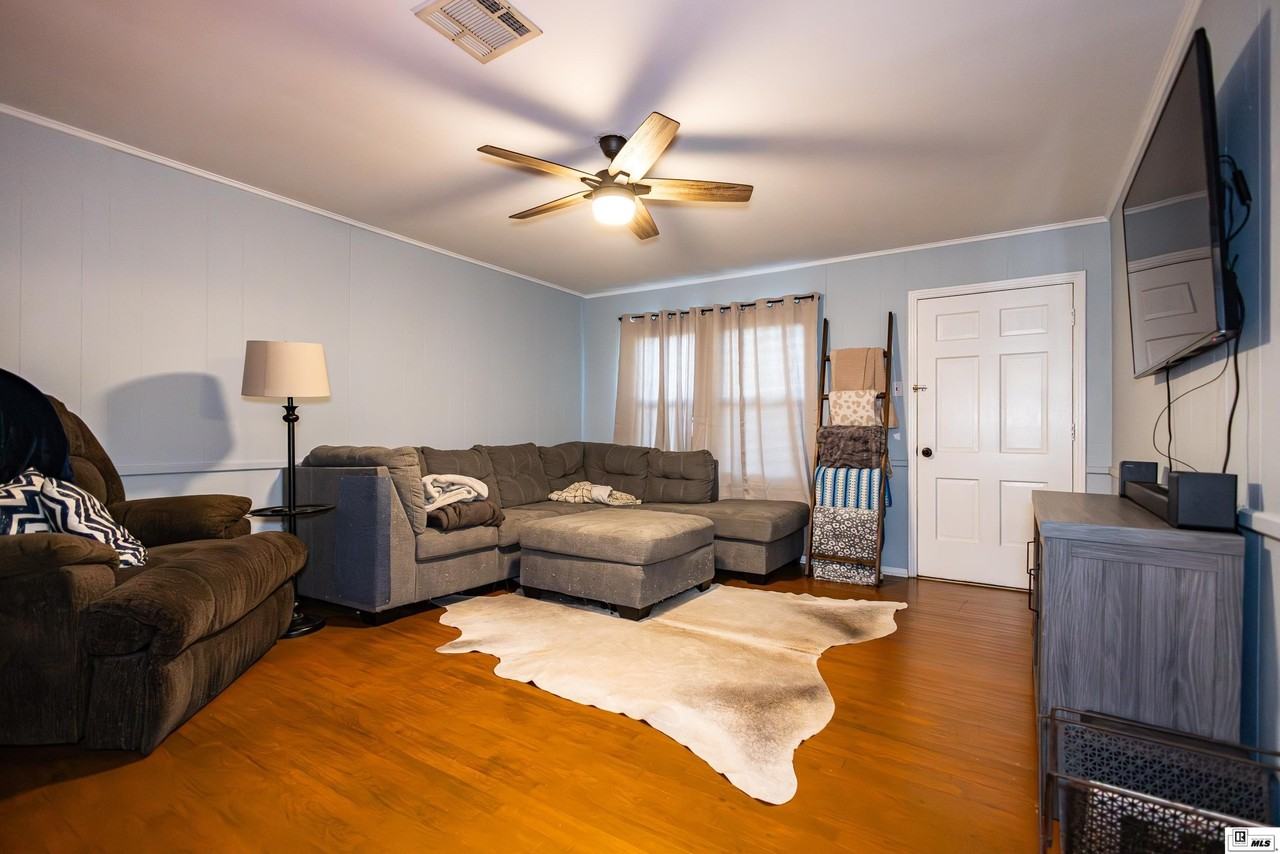 139 Beach Rd - Photo 7 of 39