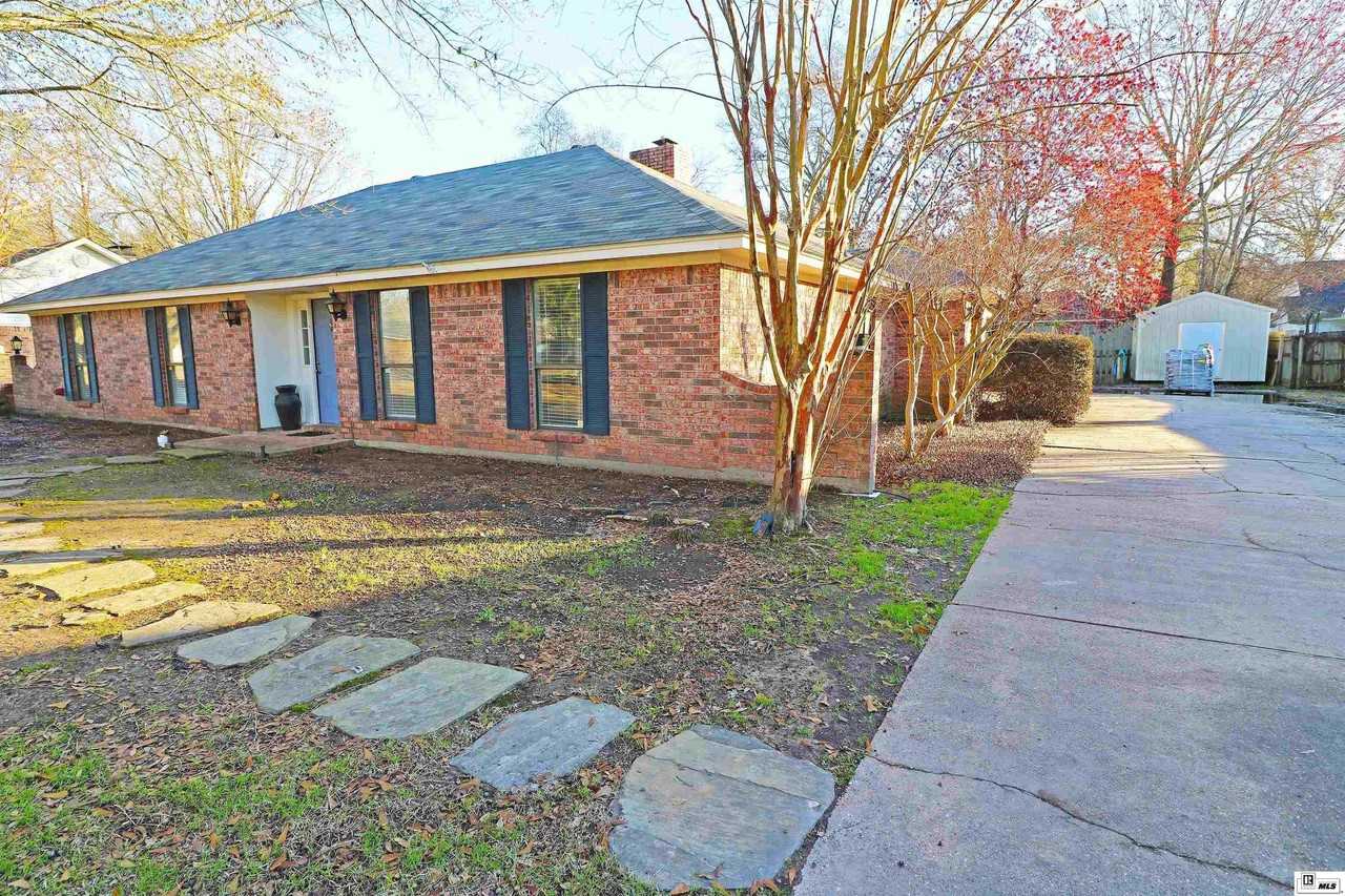 3104 Deborah Dr - Photo 2 of 36