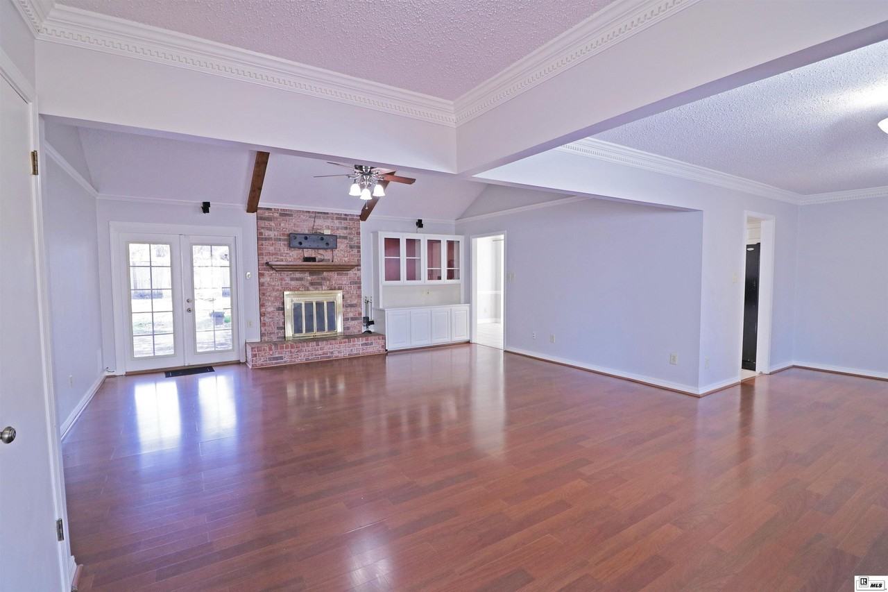 3104 Deborah Dr - Photo 3 of 36