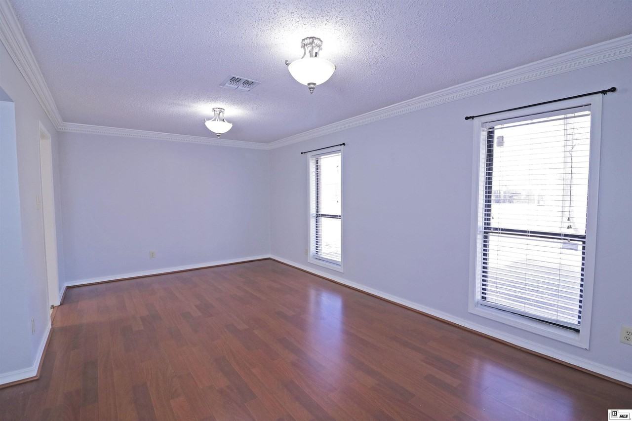 3104 Deborah Dr - Photo 5 of 36