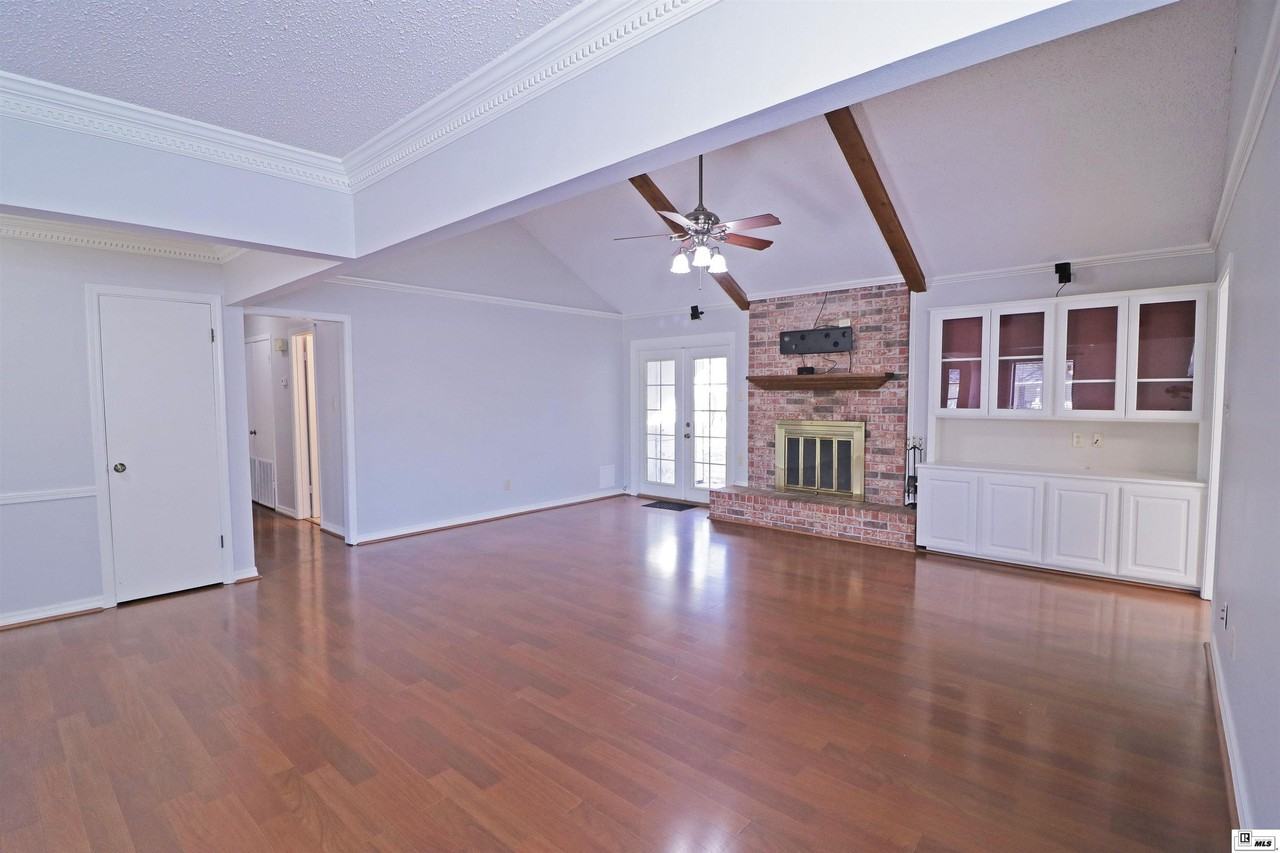3104 Deborah Dr - Photo 6 of 36