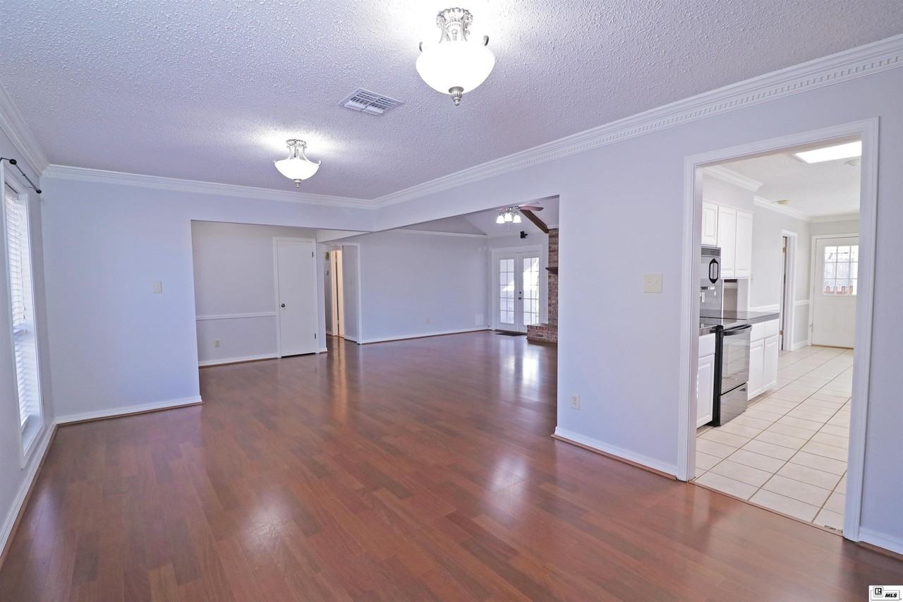 3104 Deborah Dr - Photo 7 of 36