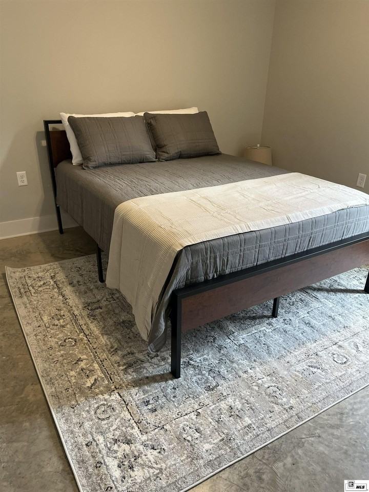 630 Brownlee Rd - Photo 5 of 17