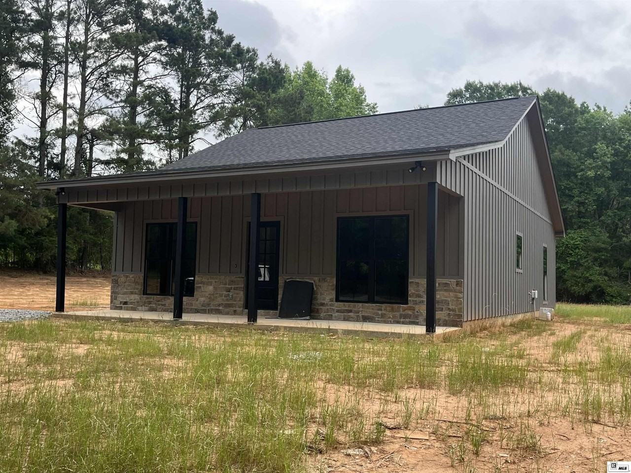 1114 Brownlee Rd - Photo 2 of 12