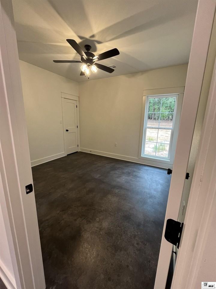 1114 Brownlee Rd - Photo 6 of 12