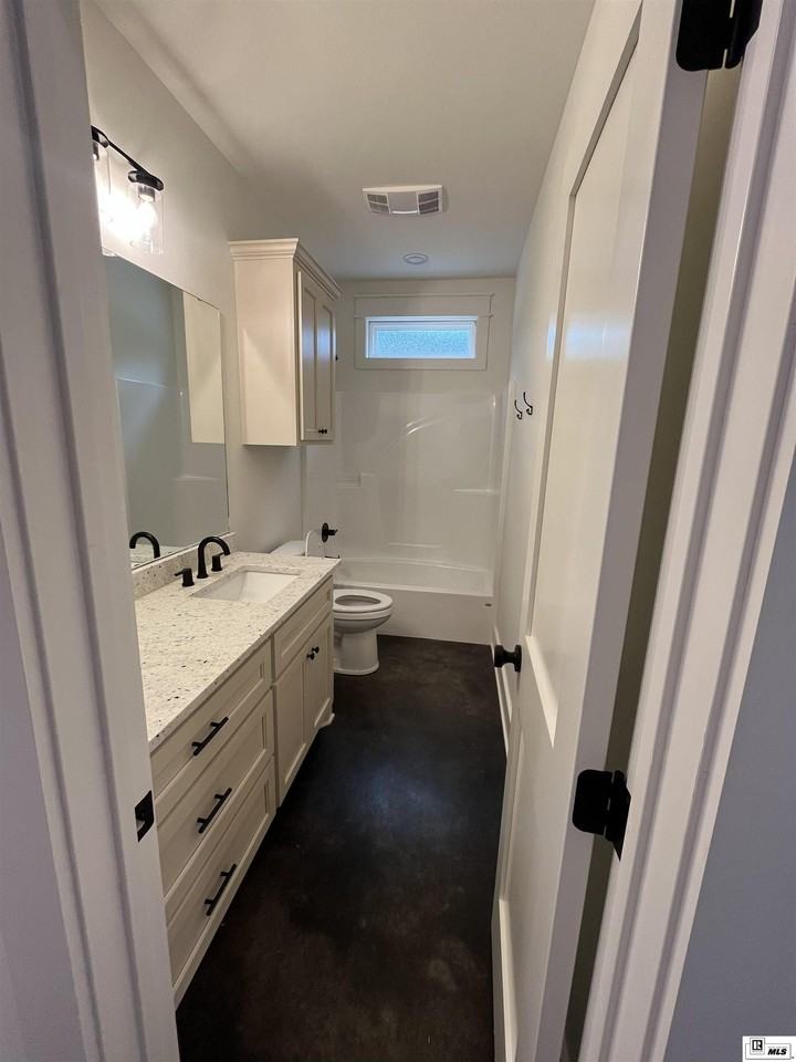 1114 Brownlee Rd - Photo 7 of 12