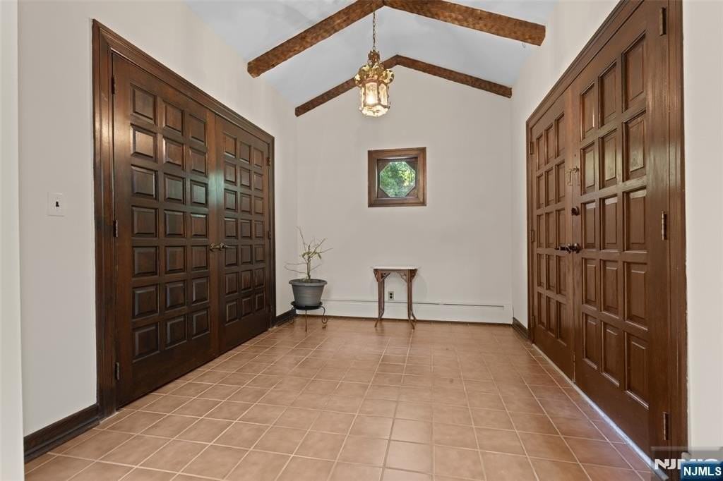8 Crosby Ln - Photo 4 of 34