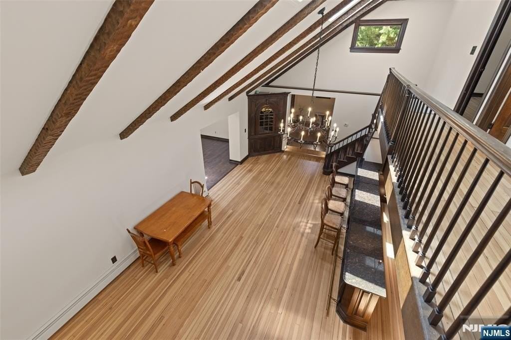 8 Crosby Ln - Photo 6 of 34