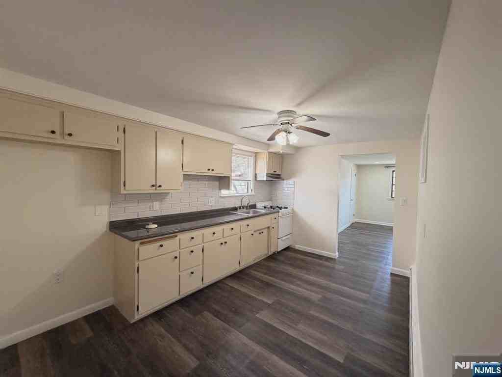 355 Devon St - Photo 3 of 13