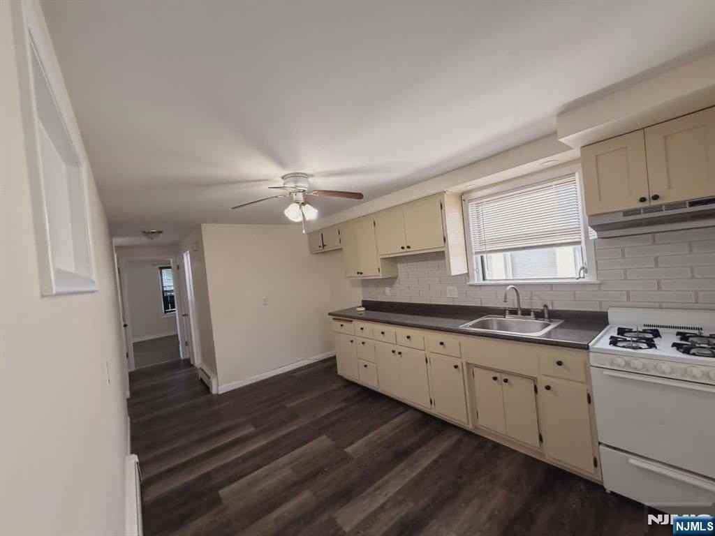 355 Devon St - Photo 4 of 13